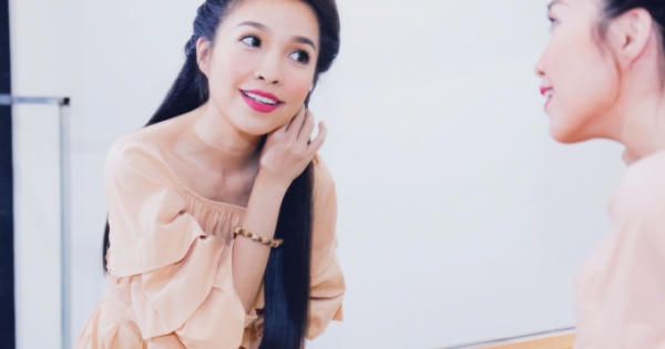 Hiền Thục xuất hiện đằm thắm với tà áo dài phụ diễn cho “bà mẹ nhí”