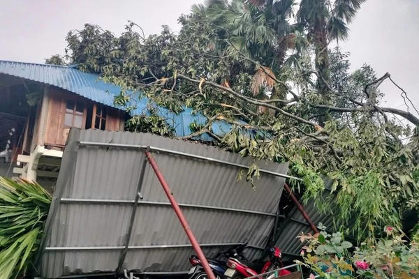 280 ngôi nhà ở Tuyên Quang bị hư hỏng do mưa lớn kèm dông lốc