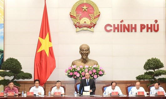 Thủ tướng nhắc nhở cán bộ: 'Đừng có về phòng riêng mà làm thủ tục'