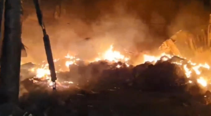 Bình Dương: Hỏa hoạn bùng phát lúc rạng sáng, thiêu rụi 2 xưởng phế liệu