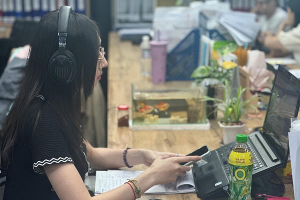 Người trẻ vừa chạy deadline, vừa giải nhiệt cuộc sống trước nắng nóng ngày hè Người trẻ vừa chạy deadline, vừa giải nhiệt cuộc sống trước nắng nóng ngày hè