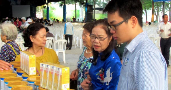 Vinamilk khởi động hành trình chăm sóc sức khỏe cho người cao tuổi năm 2017