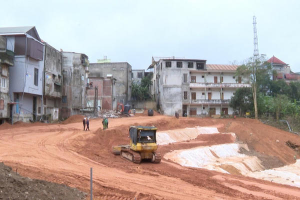 Hỗ trợ Quảng Trị 8 tỷ đồng để khắc phục sạt lở tại Khe Sanh Hỗ trợ Quảng Trị 8 tỷ đồng để khắc phục sạt lở tại Khe Sanh