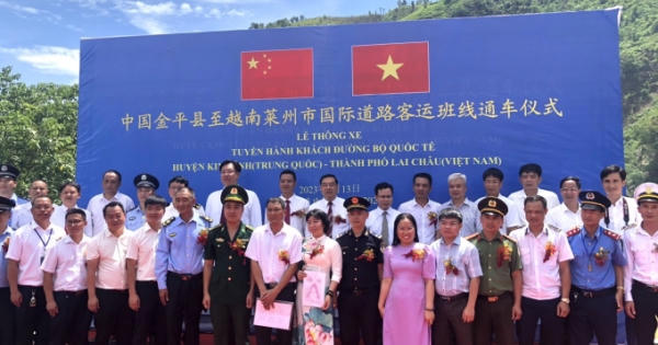 Chính thức thông xe tuyến vận tải hành khách quốc tế tại Lai Châu đi Trung Quốc