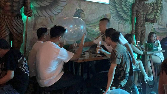 Điểm báo ngày 17/7/2019: Bóng cười, shisha tràn ra phố Điểm báo ngày 17/7/2019: Bóng cười, shisha tràn ra phố