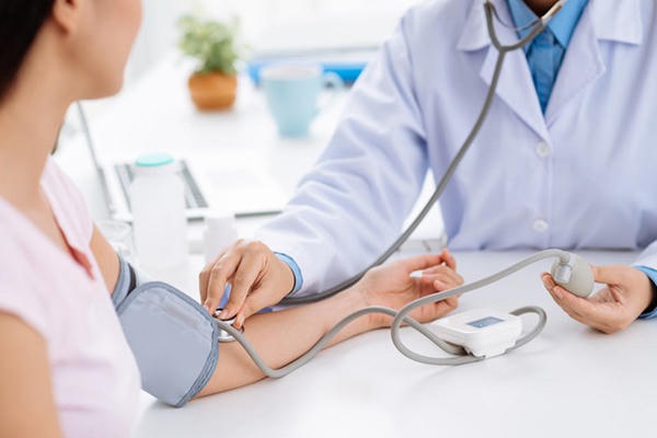 Bảo vệ sức khỏe người bệnh và nhân viên y tế khi thời tiết nắng nóng