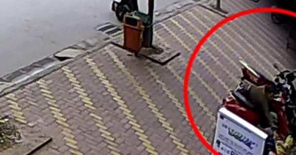 Hà Nội: Ngang nhiên vào nhà cướp iPhone