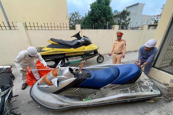 Điều khiển mô tô nước sai quy định tại bãi biển Cô Tô, 3 trường hợp bị phạt 56 triệu đồng