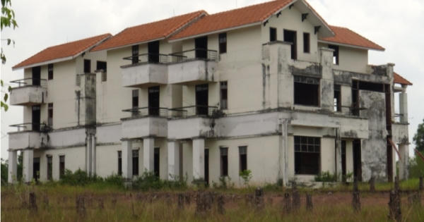Bất động sản Bình Dương sau cơn sốt: Nơi biệt thự bỏ hoang, nơi dự án "ma" giăng bẫy Bất động sản Bình Dương sau cơn sốt: Nơi biệt thự bỏ hoang, nơi dự án "ma" giăng bẫy