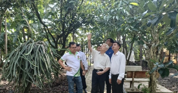 Khi các nông dân trẻ tiêu biểu được nguyên Chủ tịch nước Nguyễn Minh Triết “tiếp lửa” Khi các nông dân trẻ tiêu biểu được nguyên Chủ tịch nước Nguyễn Minh Triết “tiếp lửa”