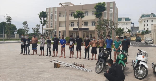 Nhóm thanh niên "choai" cầm dao phóng lợn, bom xăng hẹn "huyết chiến" tại Sân vận động Mỹ Đình