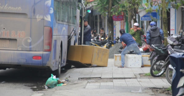 Huế: Xe khách “chui” nhốn nháo đón, trả hàng “chui”?
