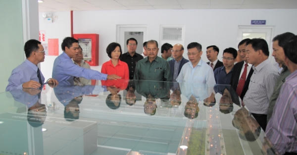 Đoàn đại biểu cấp cao Lào thăm và làm việc tại Nhà máy sữa Việt Nam