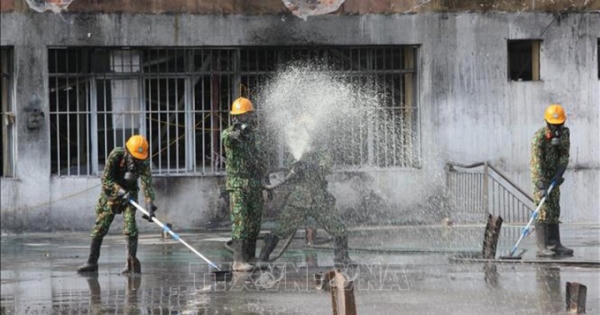 Hoàn thành tẩy độc hiện trường vụ cháy Nhà máy Rạng Đông