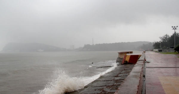 Cập nhật: Bão số 4 tiếp tục mạnh lên gây ảnh hưởng trực tiếp đến các tỉnh ven biển