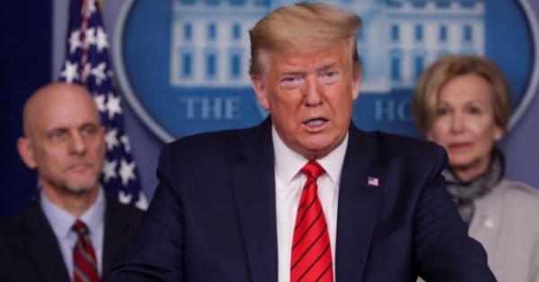 Tổng thống Mỹ Donald Trump yêu cầu General Motors sản xuất máy thở do số người nhiễm Covid-19 tăng "chóng mặt"