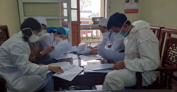 Hàng trăm người dầm mưa suốt đêm truy tìm F2 ca bệnh 11 tuổi ở Hải Dương