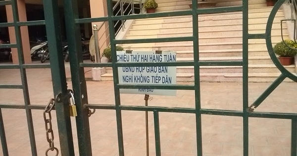 Phường Ô Chợ Dừa xin rút kinh nghiệm vì treo biển "họp" không tiếp dân Phường Ô Chợ Dừa xin rút kinh nghiệm vì treo biển "họp" không tiếp dân