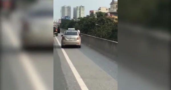 [Clip]: Tài xế taxi cùng khách "ăn thua" trên đường vành đai 3