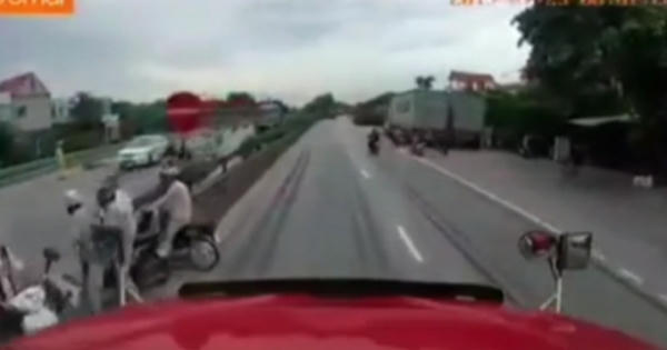[Clip]: Khoảnh khắc xe tải tông vào đoàn người qua đường khiến 6 người tử vong tại Hải Dương
