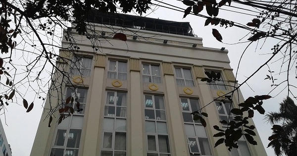 Hà Nội: Đình chỉ công trình để bê tông rơi trúng nhà dân