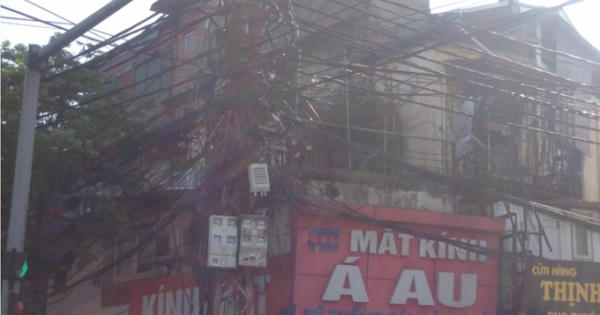 Hà Nội: Ma trận dây điện “giăng bẫy” người dân Hà Nội: Ma trận dây điện “giăng bẫy” người dân