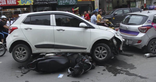 Hà Nội: Huyndai i10 gây tai nạn liên hoàn trên phố Tôn Đức Thắng