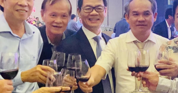 Bầu Đức: Tôi năn nỉ anh Trần Bá Dương thâu tóm công ty tôi Bầu Đức: Tôi năn nỉ anh Trần Bá Dương thâu tóm công ty tôi