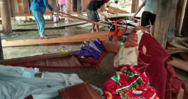 Mưa đá, lốc xoáy tàn phá xã miền núi Nghệ An gây thiệt hại nặng nề Mưa đá, lốc xoáy tàn phá xã miền núi Nghệ An gây thiệt hại nặng nề