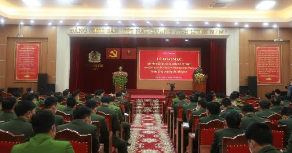 Bộ Công an khai mạc lớp tập huấn điều lệnh, quân sự, võ thuật cho lãnh đạo cấp phòng và cán bộ chuyên trách Bộ Công an khai mạc lớp tập huấn điều lệnh, quân sự, võ thuật cho lãnh đạo cấp phòng và cán bộ chuyên trách