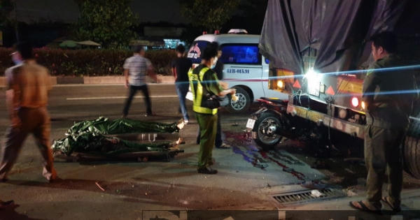 Bình Dương: Tông đuôi container, 2 thanh niên tử vong
