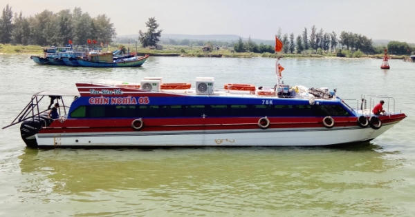 Quảng Ngãi: Tàu cao tốc đi đảo Lý Sơn chết máy, lênh đênh giữa biển suốt 3 tiếng