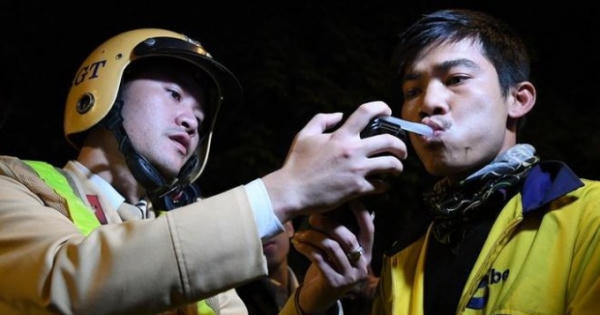 Thuốc lá, nước tăng lực gây dương tính giả khi kiểm tra nồng độ cồn Thuốc lá, nước tăng lực gây dương tính giả khi kiểm tra nồng độ cồn