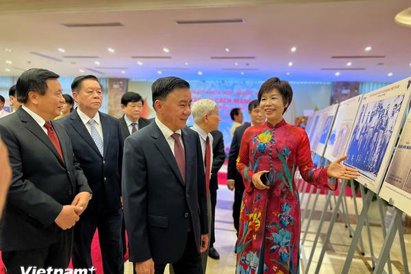 Kỷ nguyên mới của báo chí cách mạng Việt Nam: Mở ra nhiều vận hội, thách thức Kỷ nguyên mới của báo chí cách mạng Việt Nam: Mở ra nhiều vận hội, thách thức