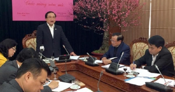 Bí thư Hà Nội yêu cầu cán bộ không bỏ việc đi lễ hội
