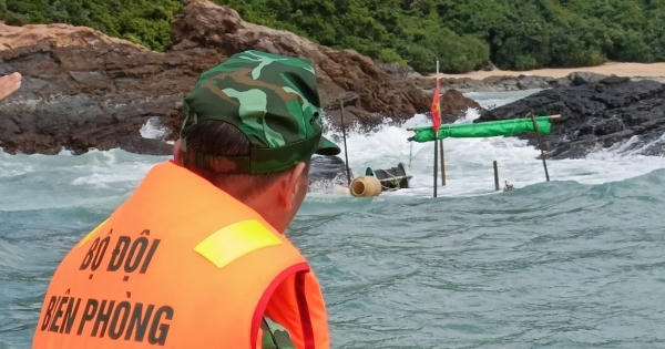 Cứu nạn thành công 3 ngư dân bị gặp nạn trên biển