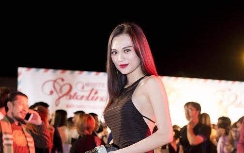 Cao Thùy Linh khoe đường cong táo bạo trong buổi ra mắt phim "White Valentine"