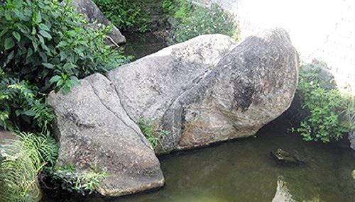Chuyện ít biết về ngôi đền thờ vị tướng 'sinh ra từ hòn đá'