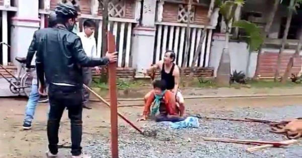 Chó dữ Pitbull tuột xích, cắn nát tay một phụ nữ đi đường