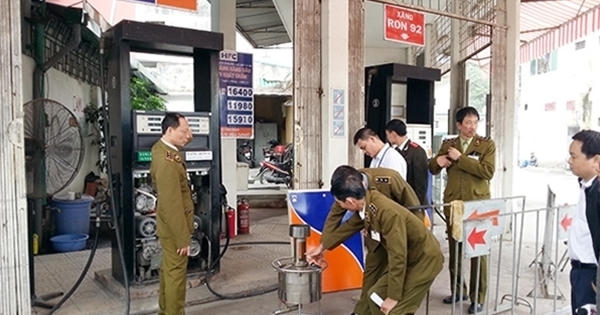 "Lật mặt" chiêu trò dùng chíp điện tử ăn bớt xăng của khách hàng