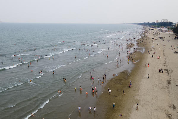 Nghệ An: Chất lượng môi trường nước biển tại các bãi biển đạt yêu cầu