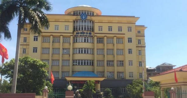 Chuyện lạ ở Quảng Bình, một viên chức "nhận 2 vai, ăn 2 lương" Chuyện lạ ở Quảng Bình, một viên chức "nhận 2 vai, ăn 2 lương"