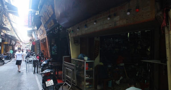 'Kho đồng nát' đắt giá cất giấu trong lòng phố cổ Hà Nội