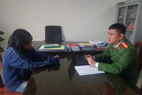 Bắt đối tượng buôn bán hàng cấm sau gần 1 tháng trốn lệnh truy nã