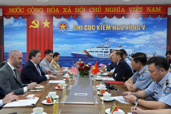 Thứ trưởng Bộ NN&PTNT Phùng Đức Tiến tiếp Đại sứ đặc mệnh toàn quyền Hợp chúng quốc Hoa Kỳ tại Việt Nam