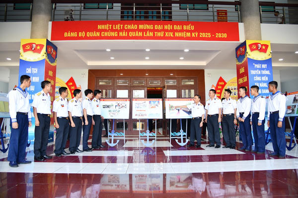Vùng 5 Hải quân trưng bày 300 bức ảnh với chủ đề “Tự hào người chiến sĩ Hải quân”