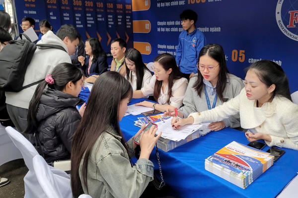 Bộ GD&ĐT thông báo thí sinh trúng tuyển bắt đầu xác nhận nhập học