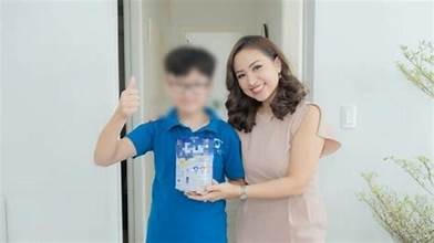 BTV Quang Minh, MC Vân Hugo lên tiếng xin lỗi khi nhận lời quảng cáo cho sữa giả Hiup BTV Quang Minh, MC Vân Hugo lên tiếng xin lỗi khi nhận lời quảng cáo cho sữa giả Hiup