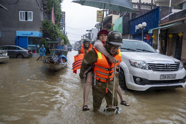 Không để gián đoạn cấp cứu, điều trị cho người dân vùng ảnh hưởng bão số 15