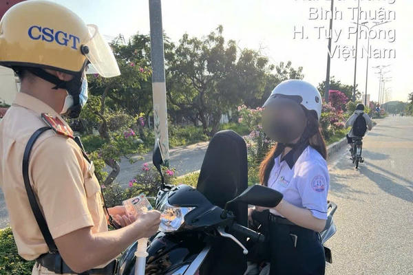 Công an Bình Thuận xử phạt gần 400 trường hợp học sinh vi phạm giao thông